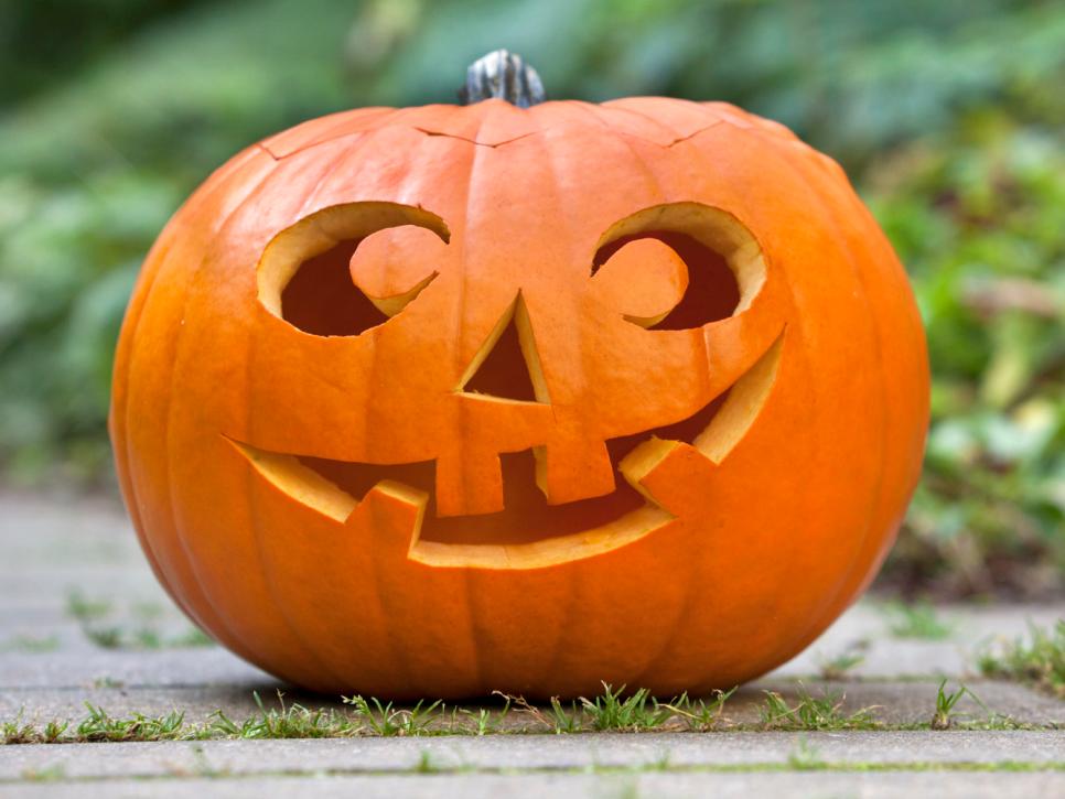 10 Easy Pumpkin Carving Designs and Tricks For The Jack-O-Lantern Beginners – Toria's Tales